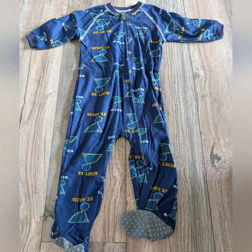NHL St. Louis Blues Bundle of 9 Baby Items from 3-12 Months